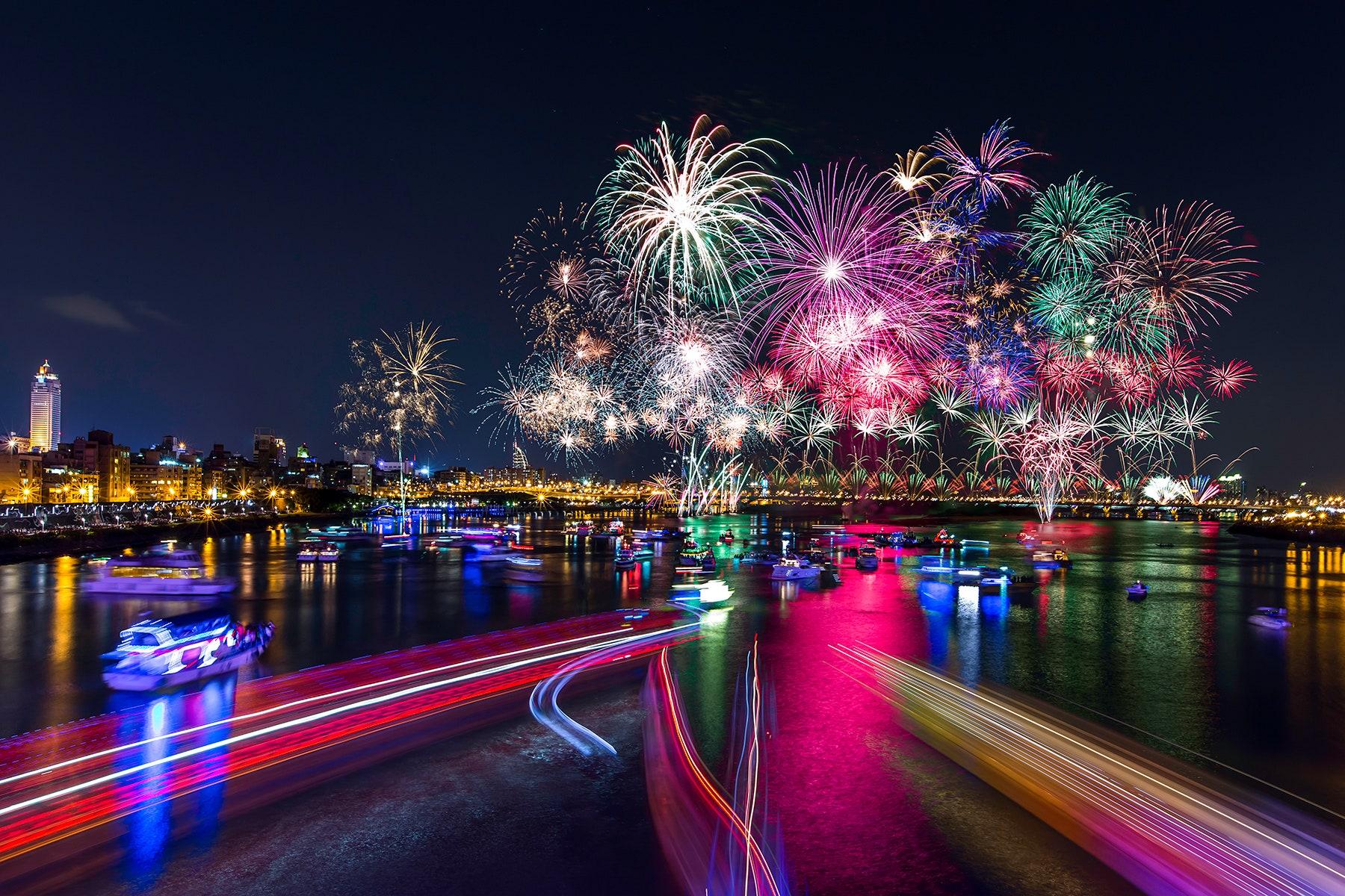 How to Take Photos of Fireworks With Your Phone | WIRED