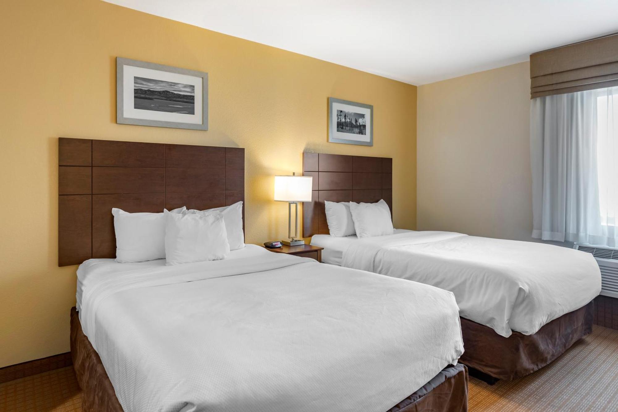 Queen Suite Two Queen Beds Sofa Bed Non-Smoking