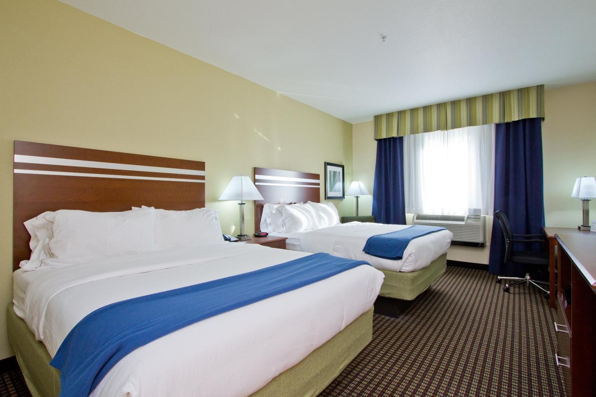 Standard Room with Two Queen Beds,1287410608:JPEG