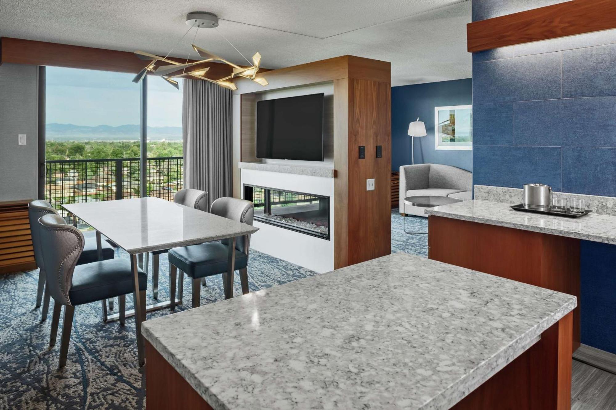 One-Bedroom King Suite with Balcony,1548561142:JPEG