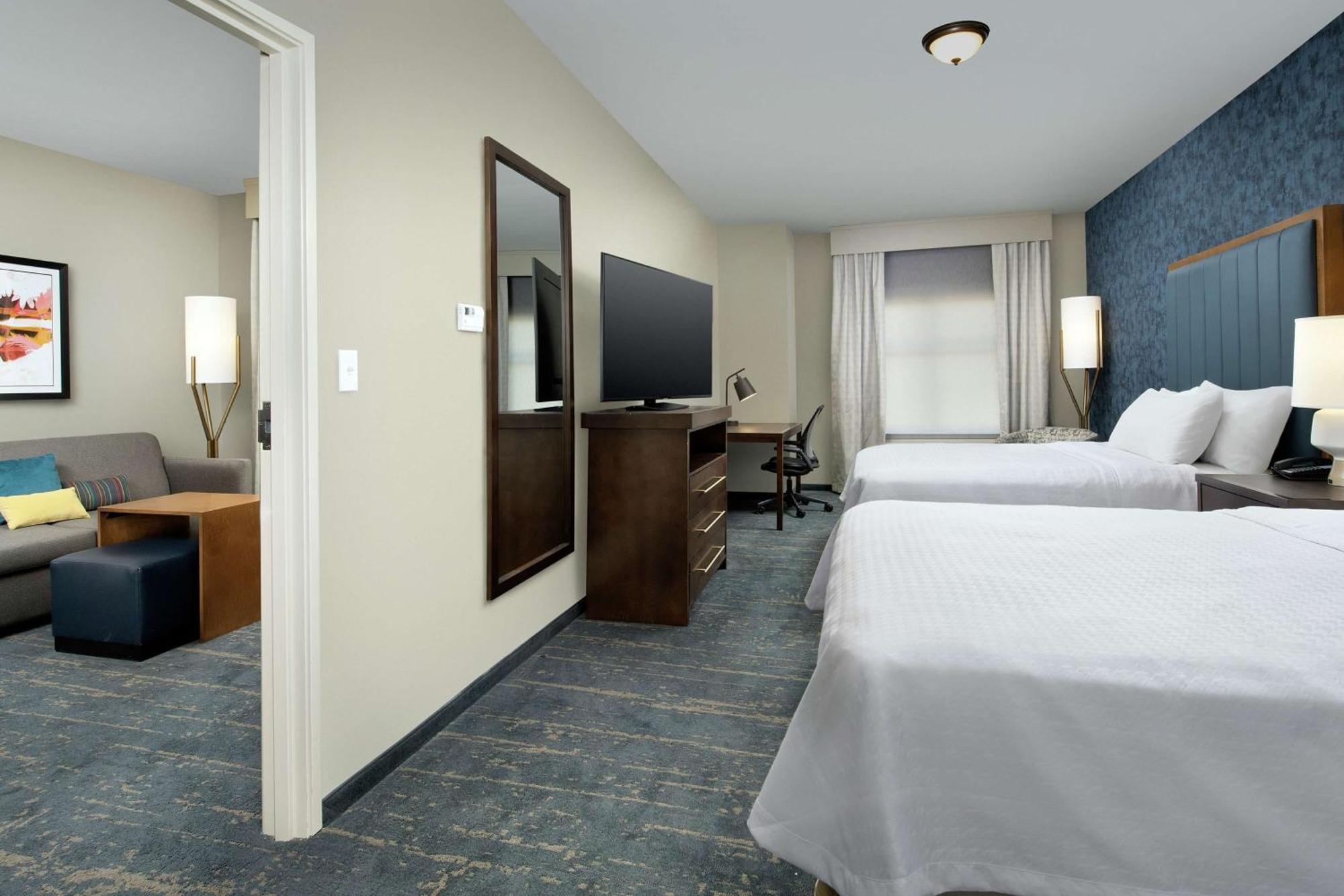 One-Bedroom Queen Suite with Two Queen Beds - Non-Smoking,1557116224:JPEG