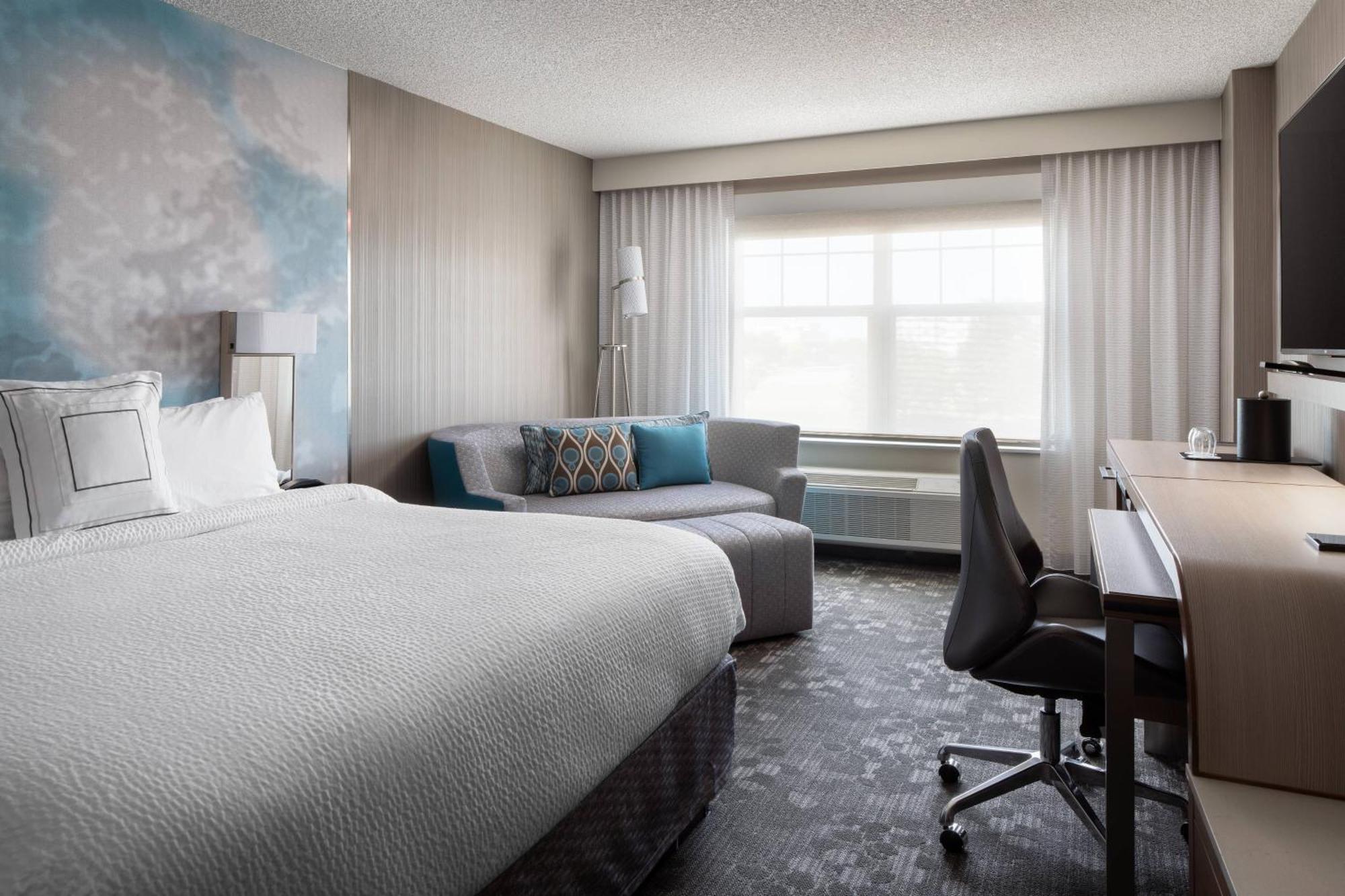 King Room Transfer Shower Mobility Access or Hearing Accessible,1632257893:JPEG