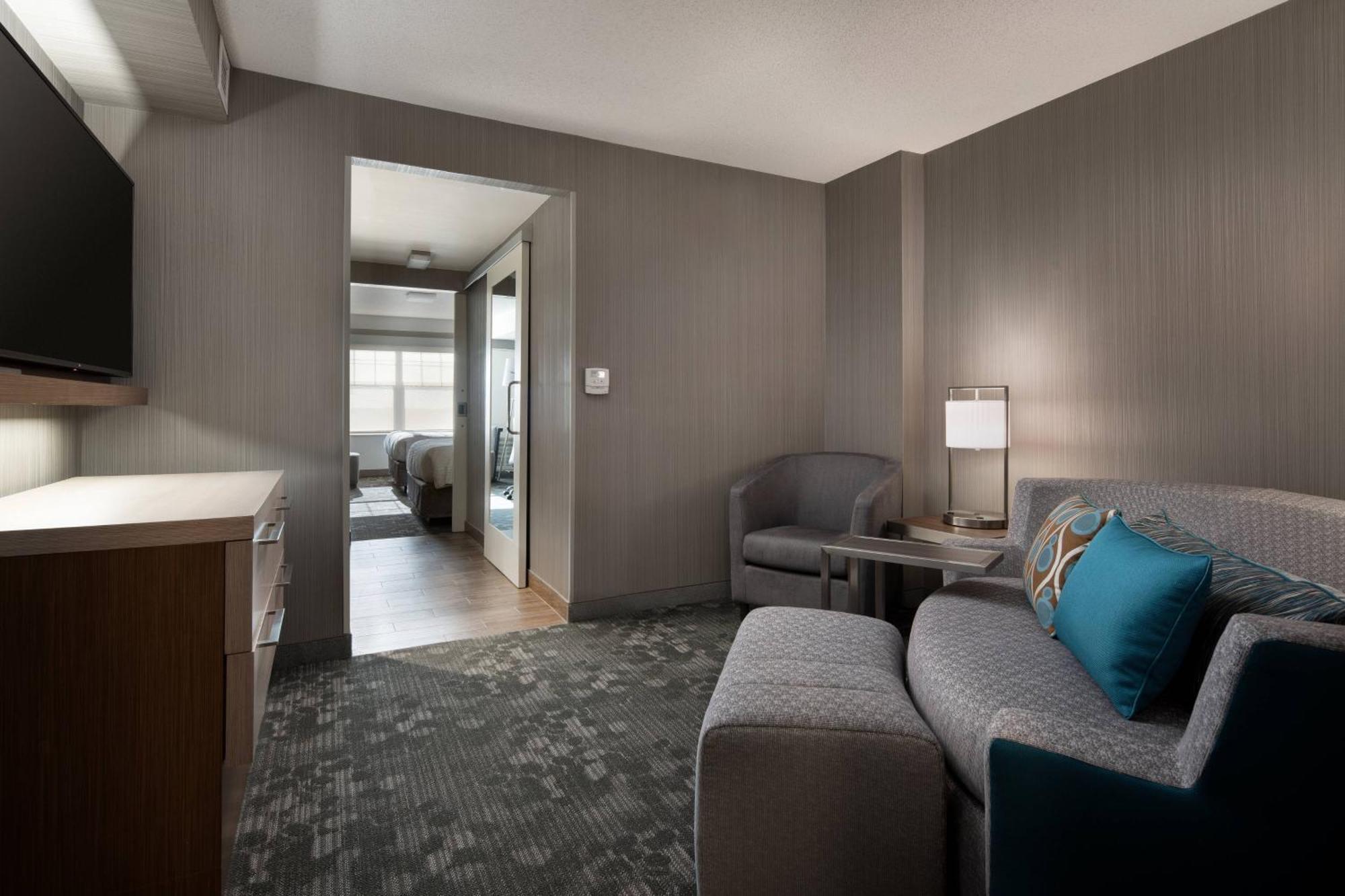 Suite 1 Chambre avec 2 Lits Queen-Size et 1 Canapé-Lit