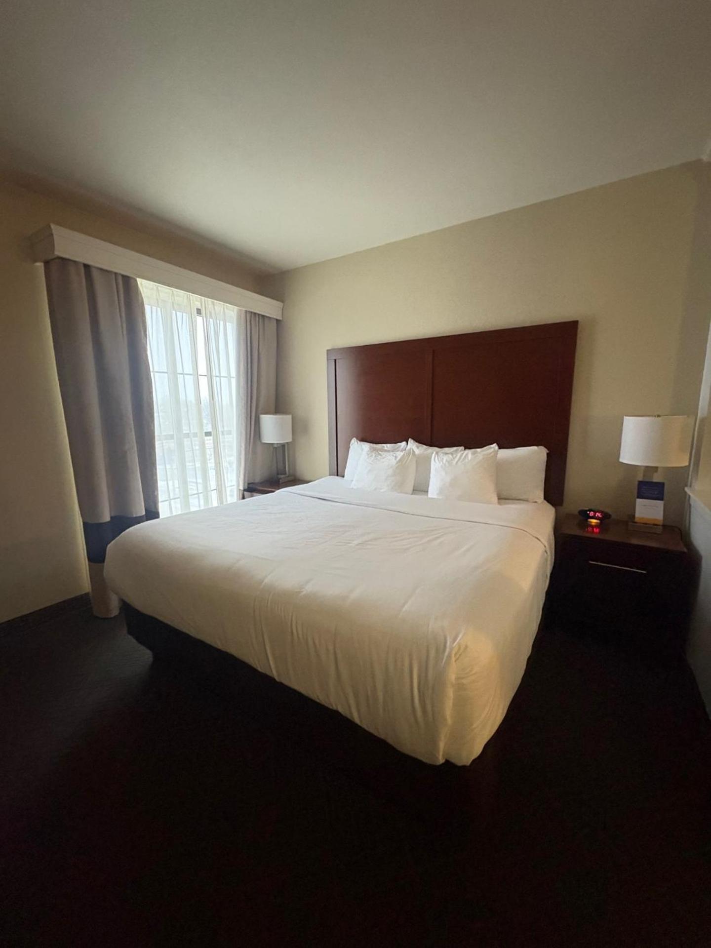 King Suite with Whirlpool - Non-Smoking,1637723726:JPEG