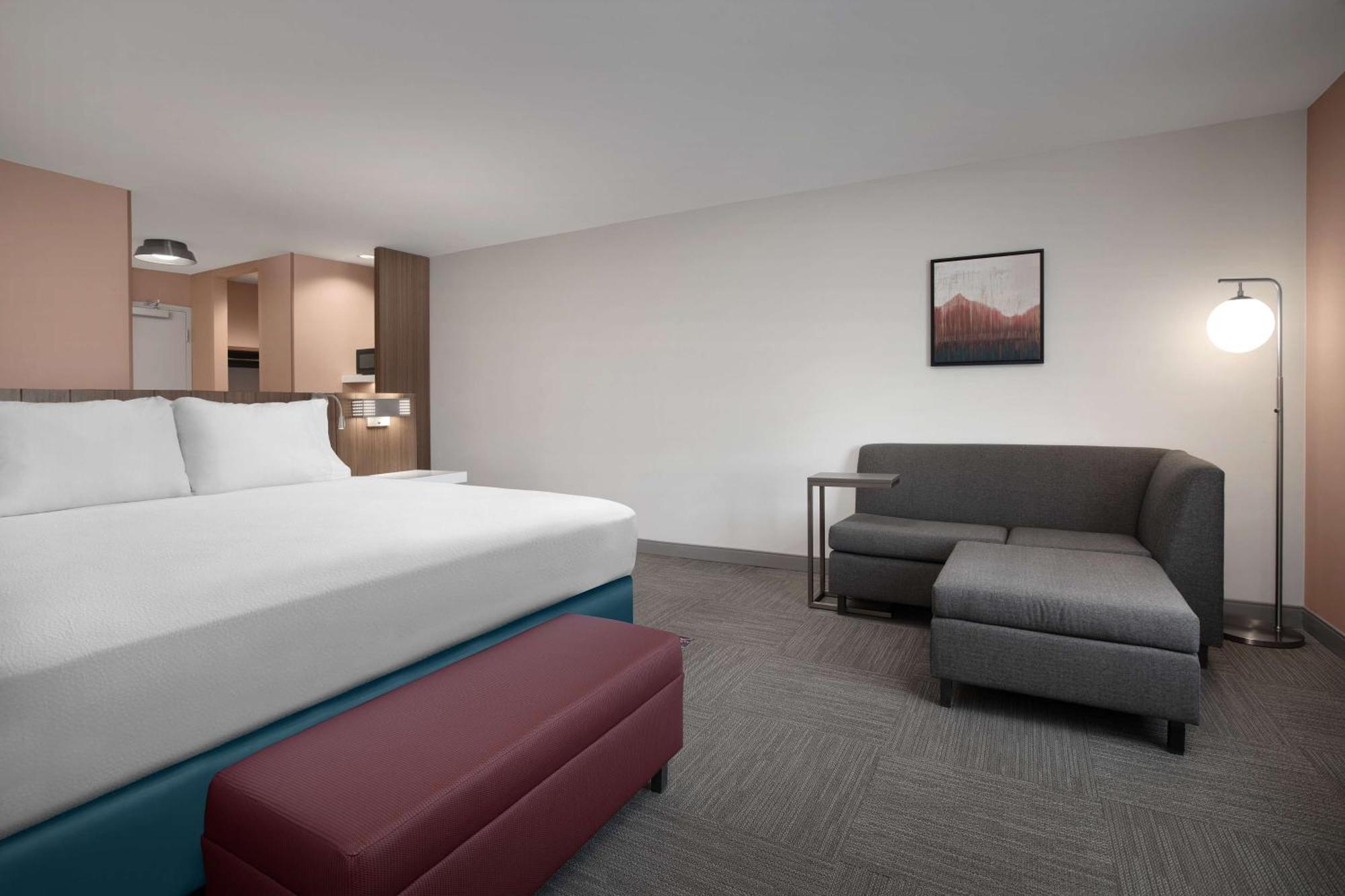 Deluxe King Room