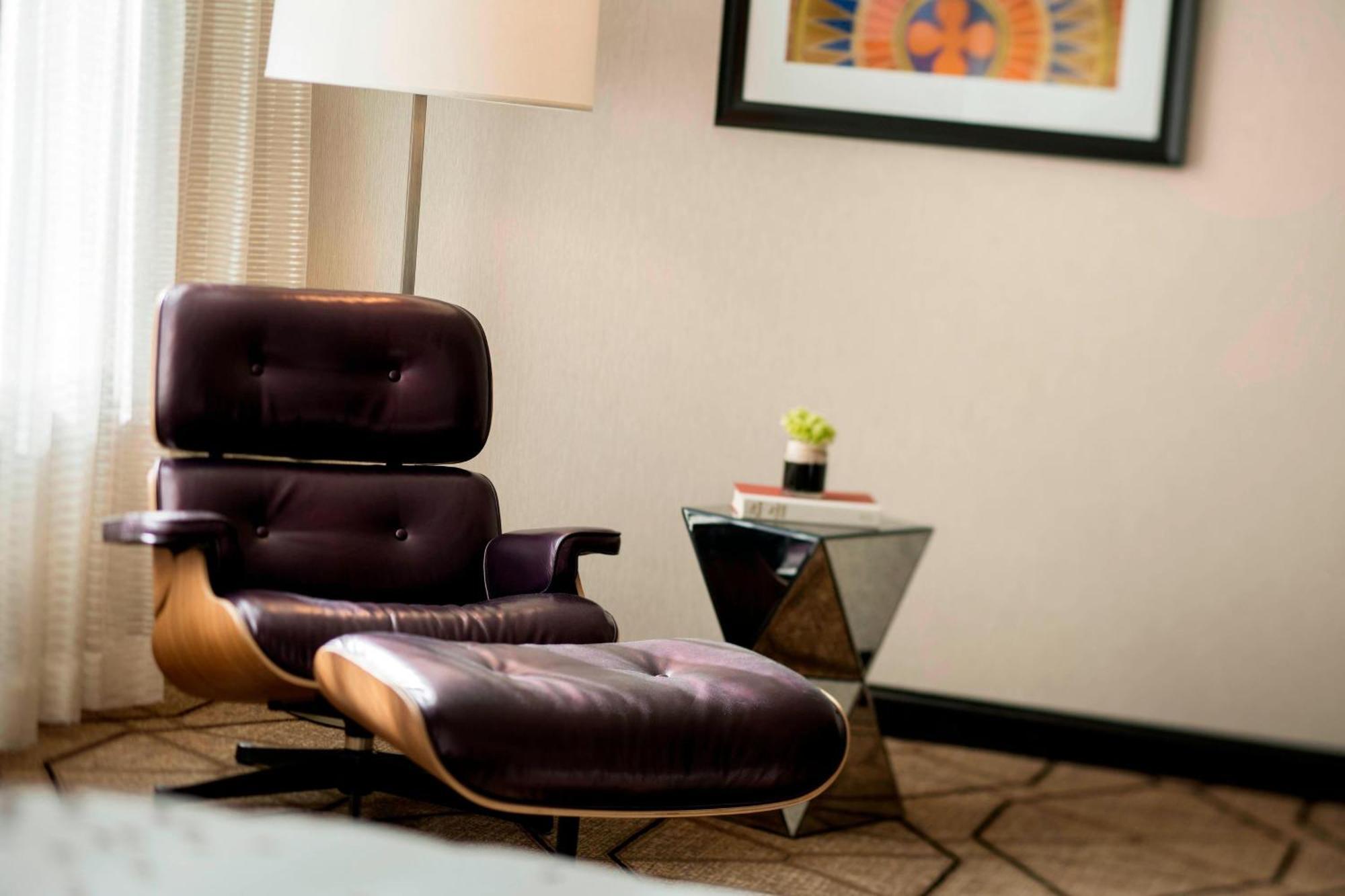 Luxury 1 Bedroom Suite 1 King,1643176661:JPEG