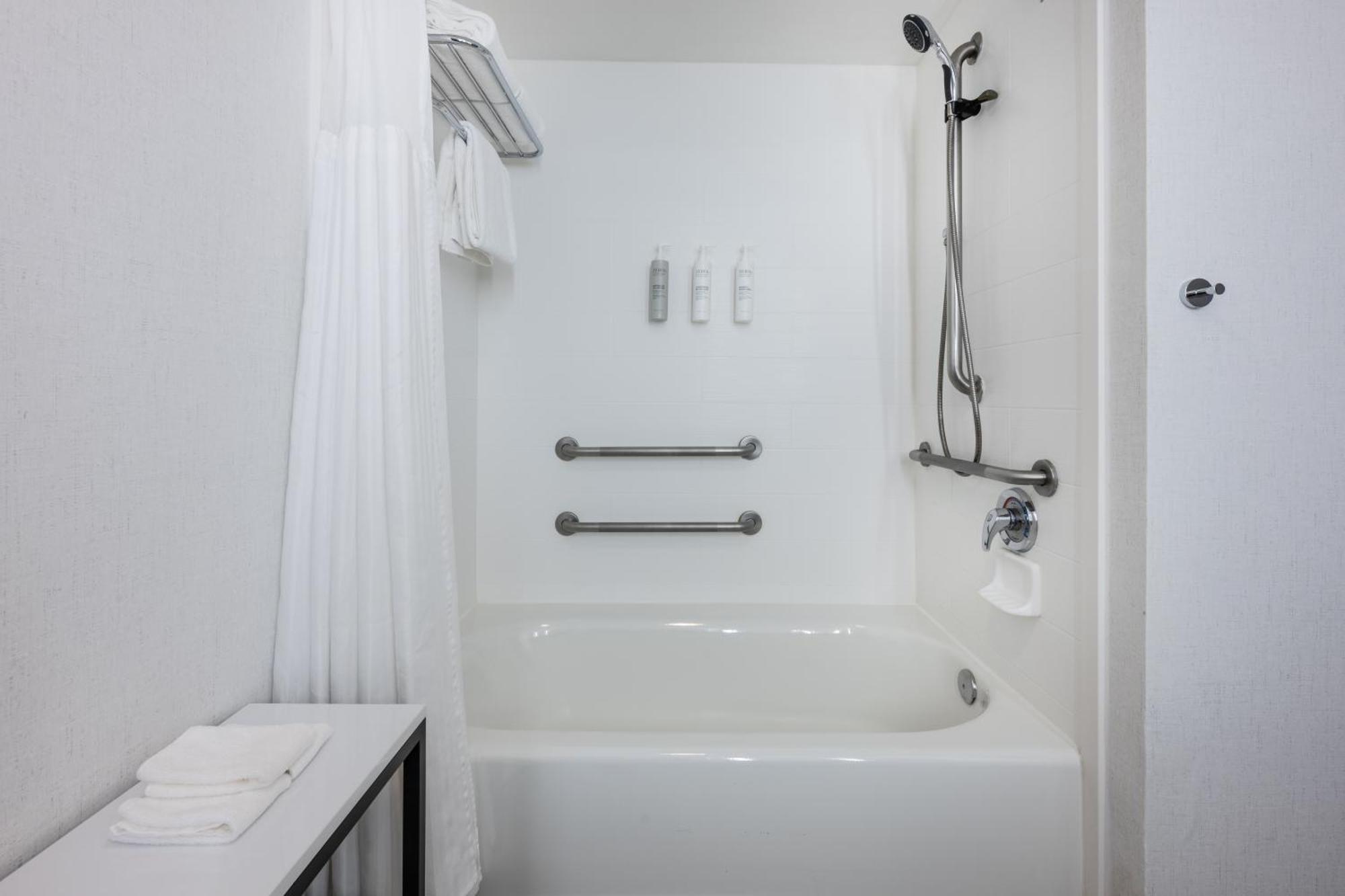 King Room - Hearing Accessible,1742650866:JPEG
