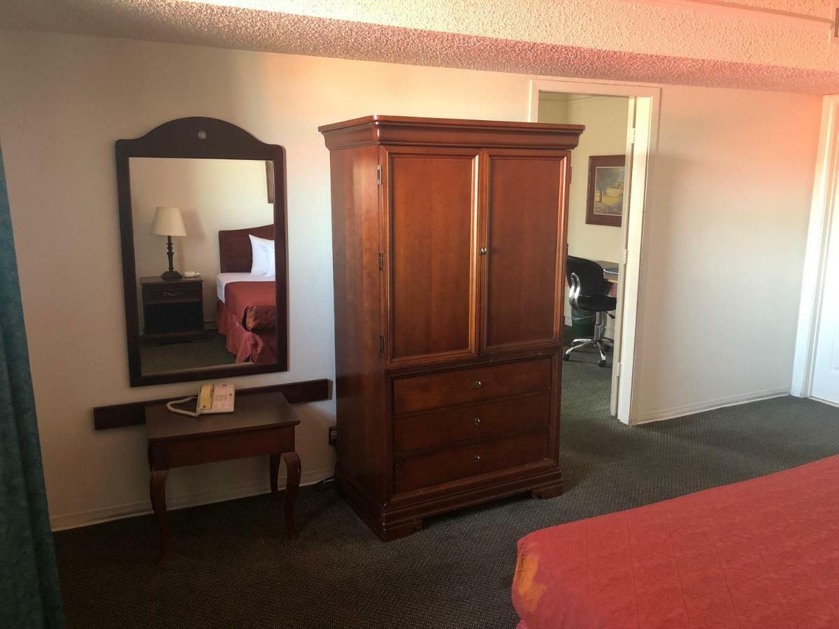 1 King Bed Accessible Non-Smoking,911322463:JPEG