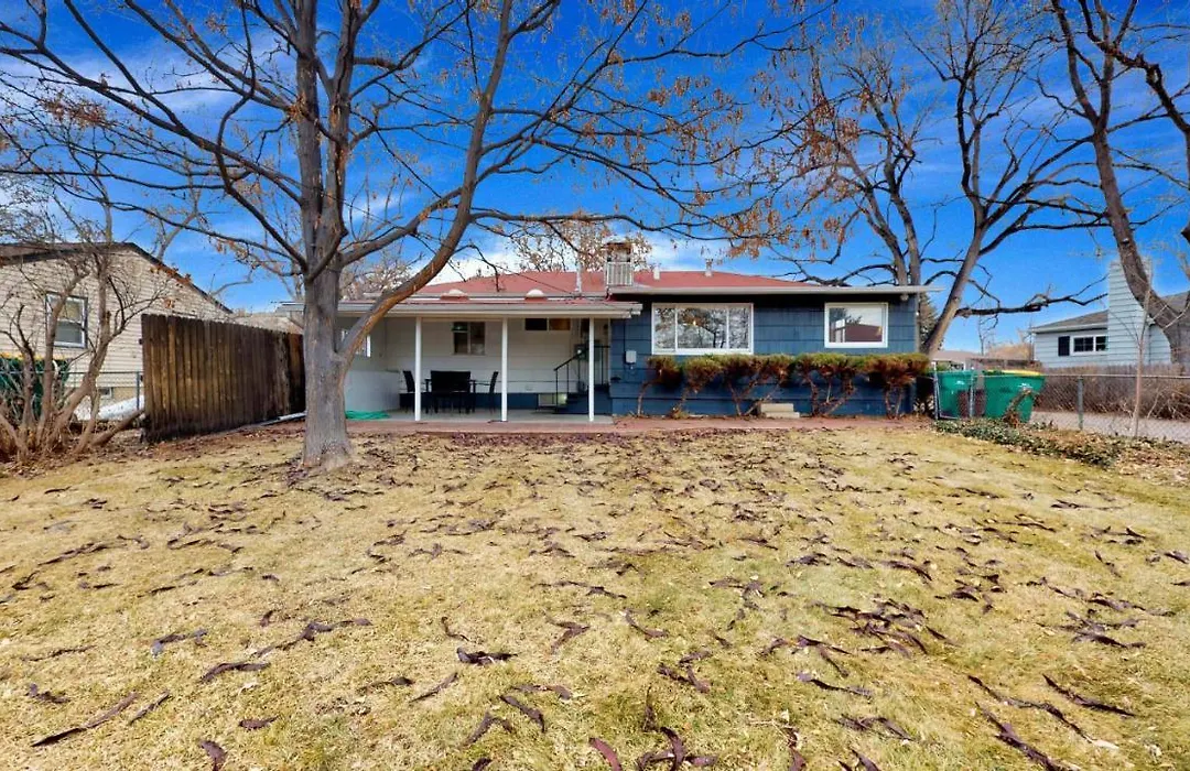 4 Bed Rooms + More Denver Home Quiet Neighborhood-1