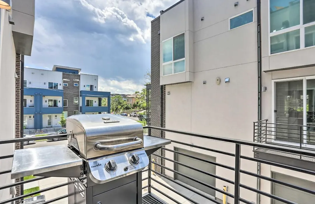 Trendy Denver Townhome - Walk To Mile High Stadium-1
