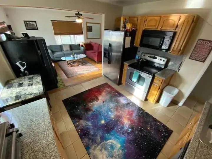 420 Friendly Shared Home Black Space Room-1
