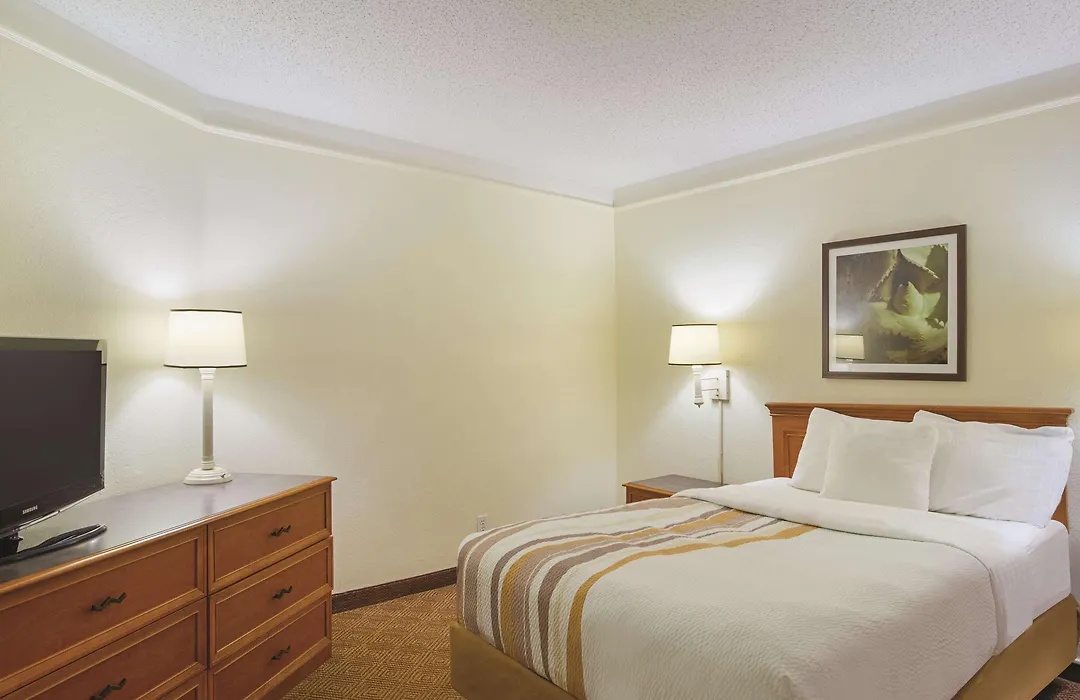 La Quinta Inn By Wyndham Denver Cherry Creek-1