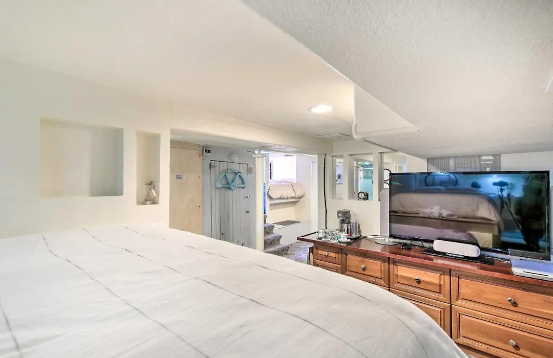 Steps To City Park + Restaurants: Denver Studio-1
