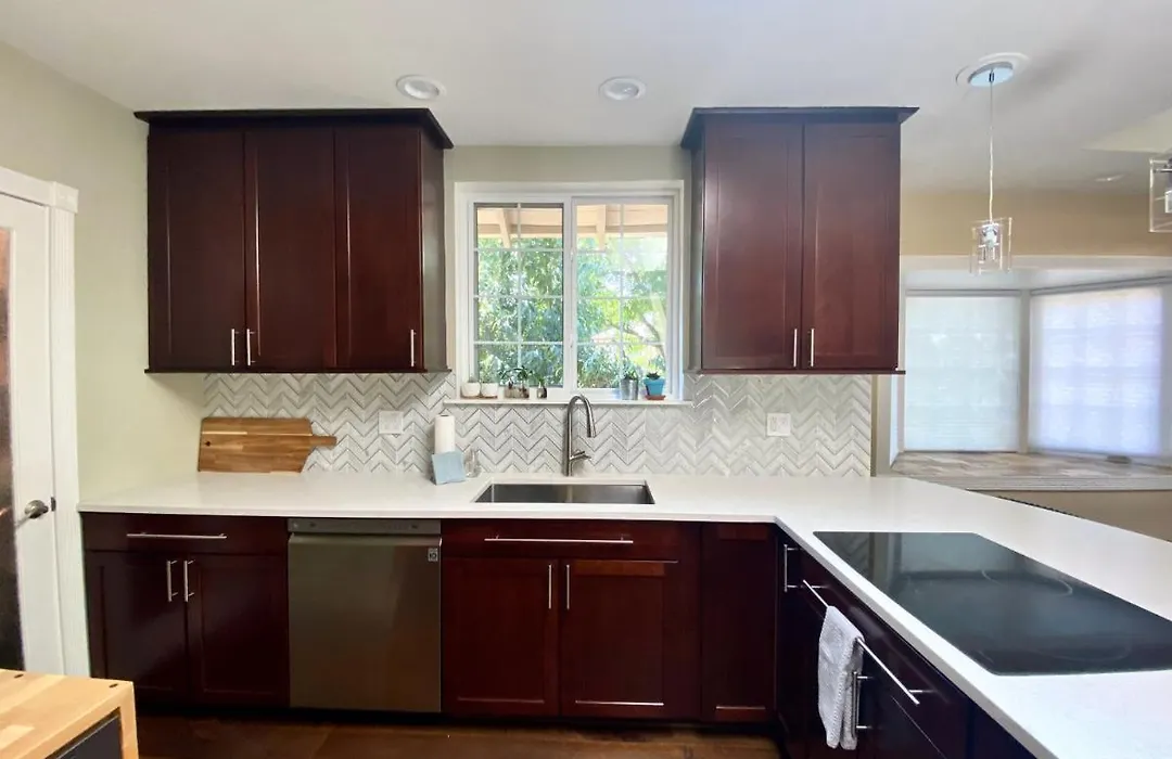 Spacious Bungalow In Sunnyside.-1