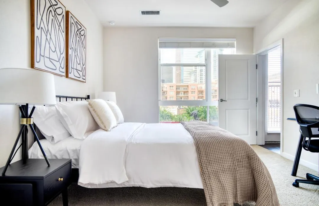 Uptown 1Br W Wd Gym Pool Nr Rino Bars Den-200-1