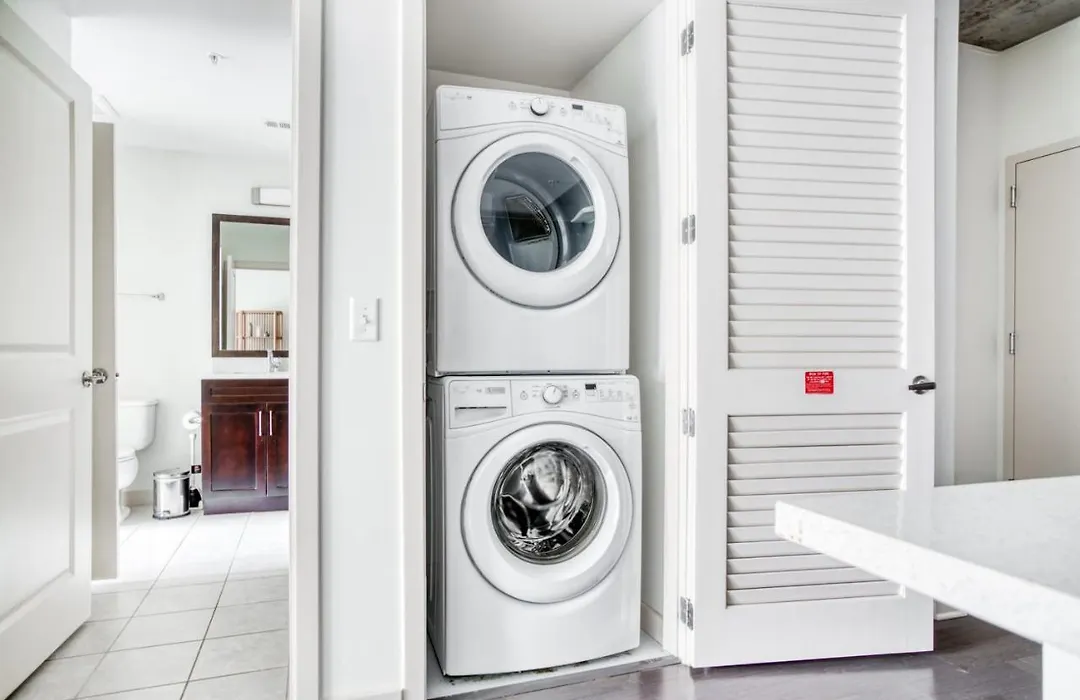 Upper Downtown 1Br W Gym Pool Nr 16Th St Mall Den-180-1