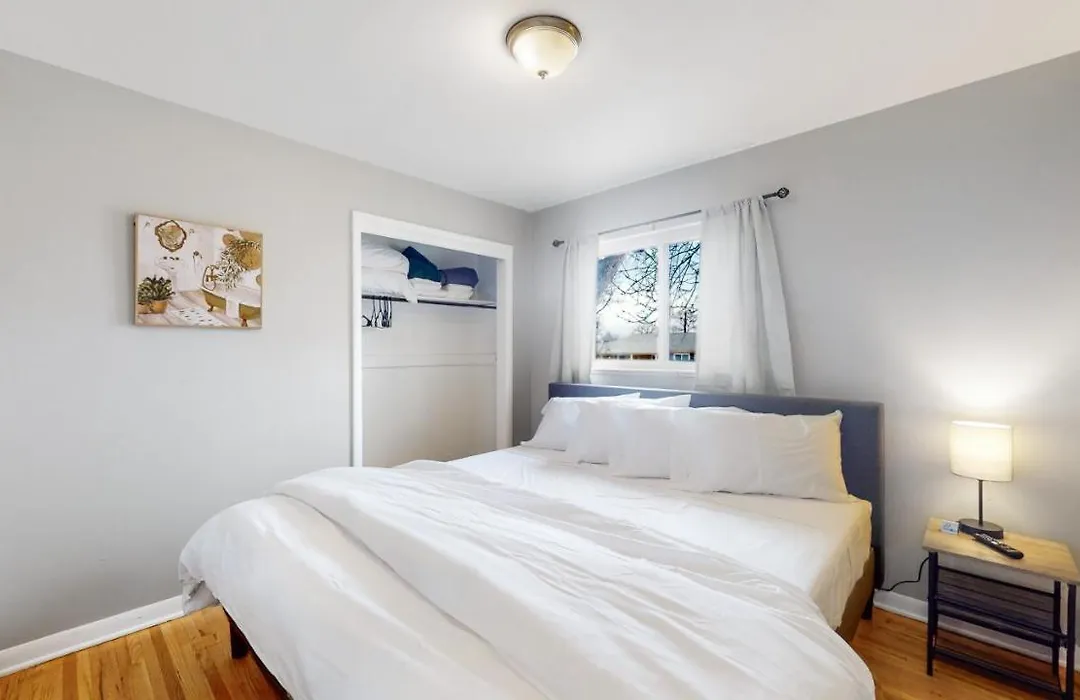 Charming 5 King Spacious House-1