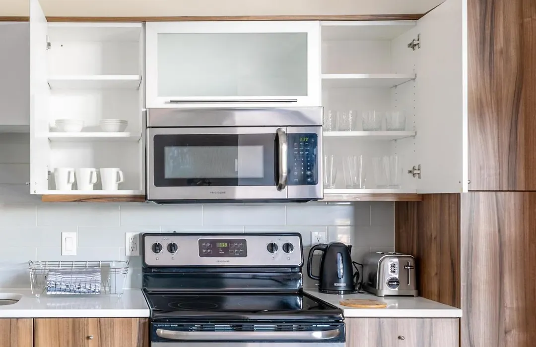 University 1Br W Wd Nr Campus Dining Bars Den-21-1