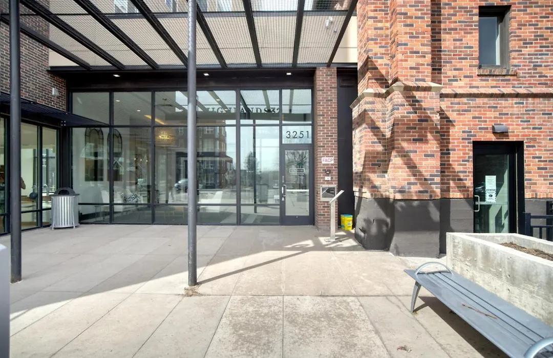Highland 1Br W Roof Gym Wd Nr Highland Park Den-225-1