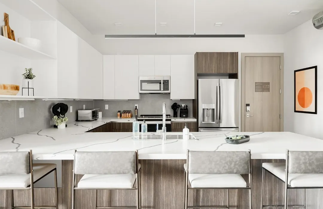 Walk To Gameday - Jefferson Park Condo - Tesoro-1