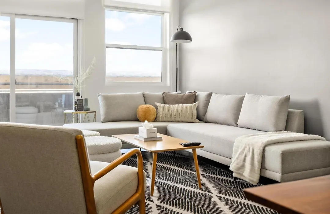 New! Sprawling Floor Plan - Central Lohi - Peloton-1