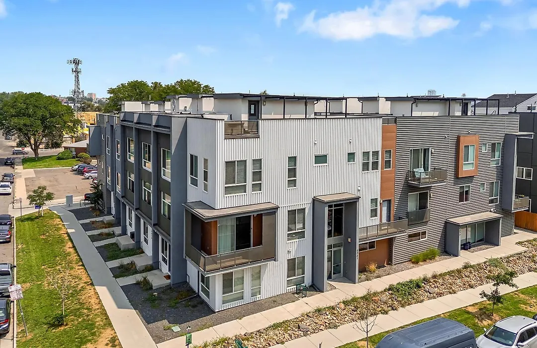 Townhome W Roof Patio Hot Tub Near Broncos Field-1