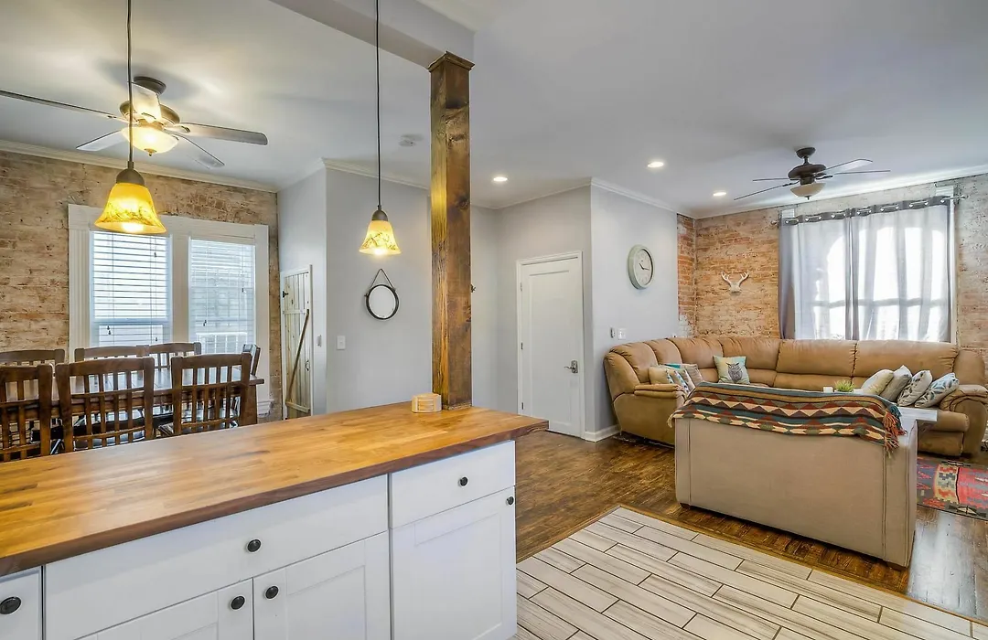 Huge Remodeled Home Downtown Sleeps 16!-1