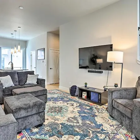 Trendy Denver Townhome - Walk To Mile High Stadium-2