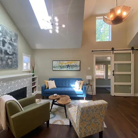 Spacious Bungalow In Sunnyside.-2