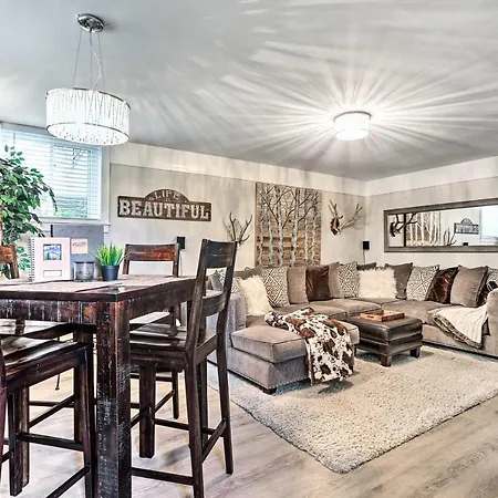 Stellar Home With Fireplace, 4 Mi To Downtown!-2