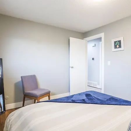 New Modern Home W/ Beautiful Finishes!-2