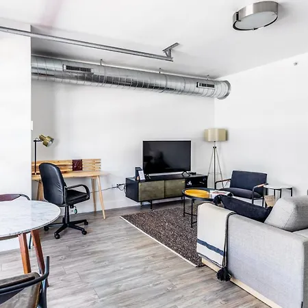 University 1Br W Wd Nr Campus Dining Bars Den-21-2