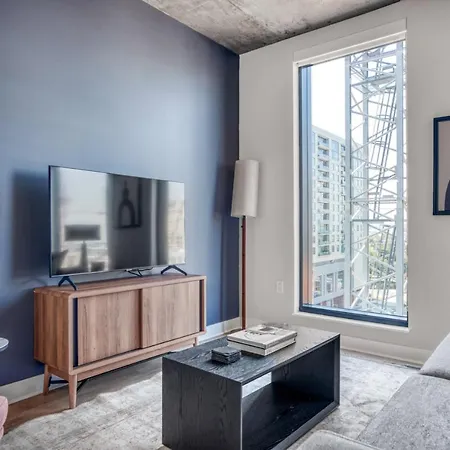 Golden Triangle 1Br W Pool Gym Wd Nr Park Den-237-2