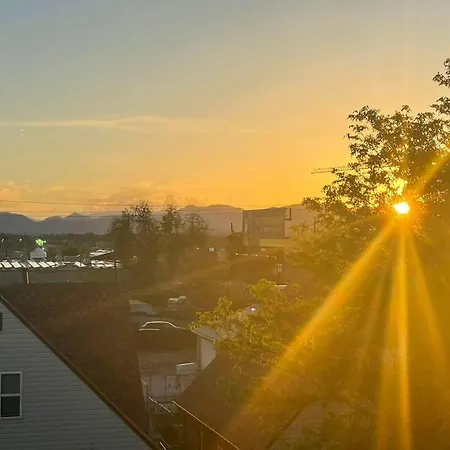 Townhome With Rooftop Deck Mtn And City Views!-3