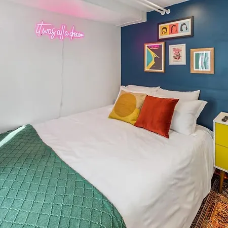 Stylish 2 Bedroom Apt Steps From Regis Tennyson St-3
