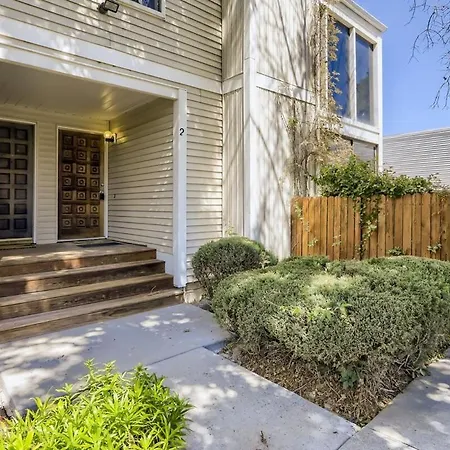 Sunny Suburban Getaway 4Br 3Ba Condo W Pool-2