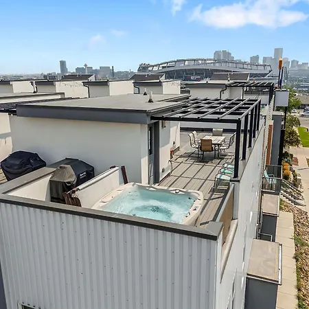 Townhome W Roof Patio Hot Tub Near Broncos Field-3