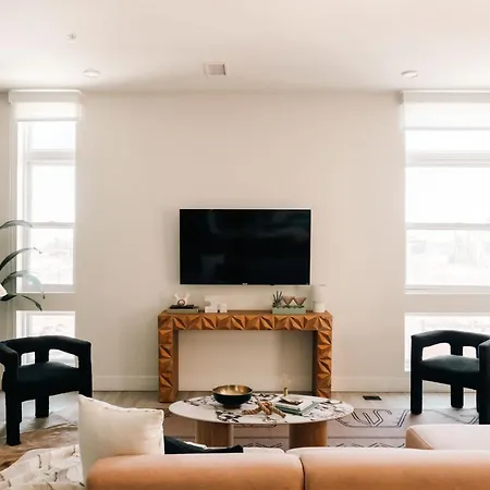 Skyline Loft - Sweeping Views - Central Lohi-2